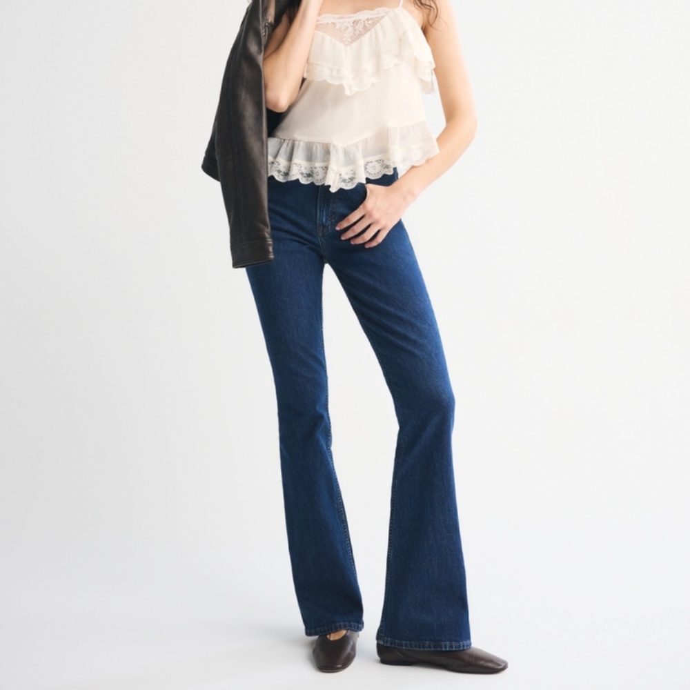 Abercrombie and Finch women’s jeans boot cut high rise dark wash